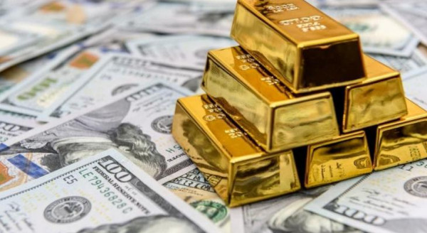 ارتفاع ملحوظ على أسعار الذهب مع انخفاض الدولار الأميركي