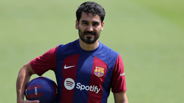 برشلونة ينجح بتسجيل عقد جوندوجان ويكشف عن رقم قميصه