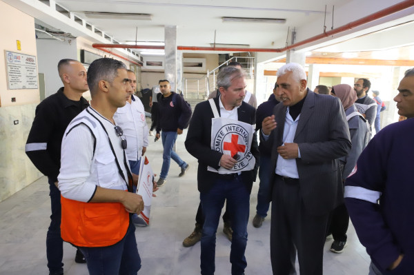 الهلال الأحمر الفلسطيني بخانيونس يستقبل المدير الإقليمي لعمليات الصليب الأحمر بالشرق الأوسط وشمال إفريقيا
