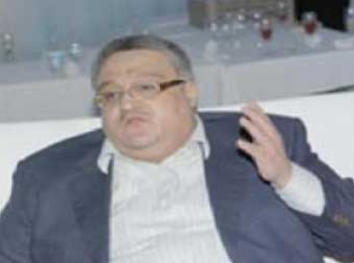 خلال محكمة مصفاة البترول الاردنية: المستشار الرواشده تلوى على الارض بعد اصابته بنوبة مغض كلوي والوزير القضاة انزلق من الارهاق