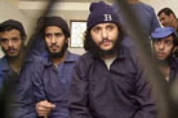 هروب عناصر القاعدة من سجن الاستخبارات باليمن:أربع كرات قدم استخدمت للتنفس