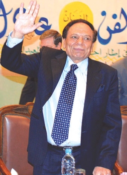 الشعب المغربي يتهم عادل إمام بالخيانة