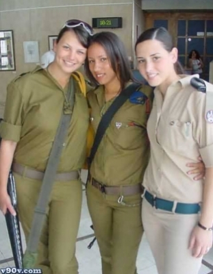 المجندات الإسرائيليات .. من ممارسة الجنس مع القادة السياسيين إلى إسقاط العملاء للشاباك والموساد