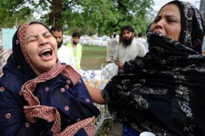 انتشال 90 جثة من الطائرة الباكستانية.. وتضارب الأنباء عن ناجين