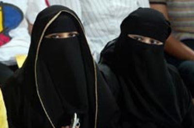 مسؤول في الازهر يؤيد حظر النقاب في فرنسا