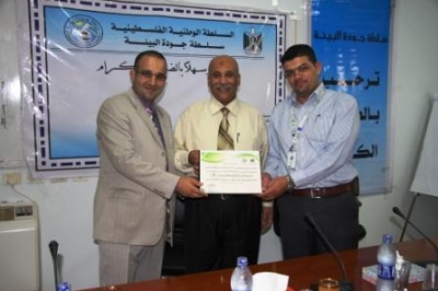 مؤسسة مجموعة الاتصالات للتنمية تدعم ديوان الموظفين و سلطة جودة البيئة بأجهزة لابتوب و طابعات و كاميرات بغزة
