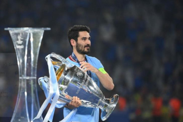 برشلونة ينجح بخطف قائد السيتي