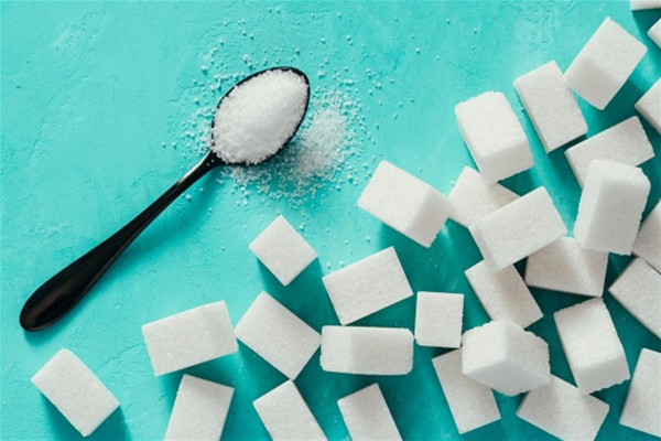 متى تصل إلى نقطة الخطر في تناول كمية السكر؟