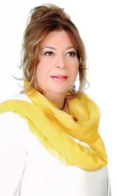 نبيلة النابلسي لدينا الوطن :كل من رآني أجري أي عملية تجميل فليأتي وينشر الصور