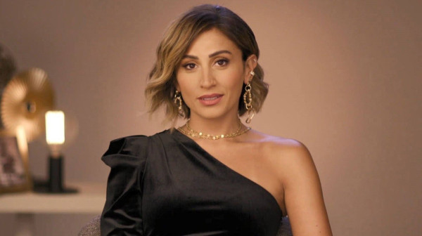 شاهد.. دينا الشربيني تحتفل بنجاح أغنية هرمون السعادة لتامر حسني