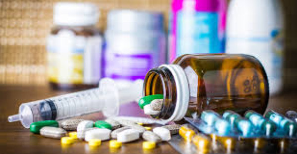 أطباء يحذرون من خطأ قاتل في تناول الأدوية يودي بحياة الآلاف سنويًا