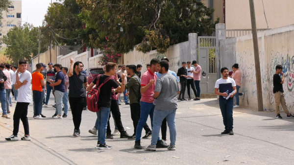 شاهد: طلبة الثانوية العامة يشكون من صعوبة امتحان اللغة الإنجليزية