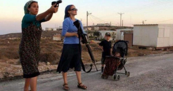 إعلام الاحتلال: ارتفاع عدد النساء الإسرائيليات اللواتي حصلن على "رخصة حمل سلاح"