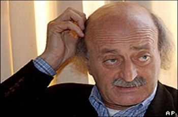 موقع اسرائيلي يكشف النقاب عن اسم موفد وليد جنبلاط الى اسرائيل