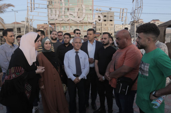 صور: بالشراكة مع مؤسسات ومتطوعين.. بلدية غزة تبدأ بتطبيق أنموذج جديد لإدارة كورنيش غزة