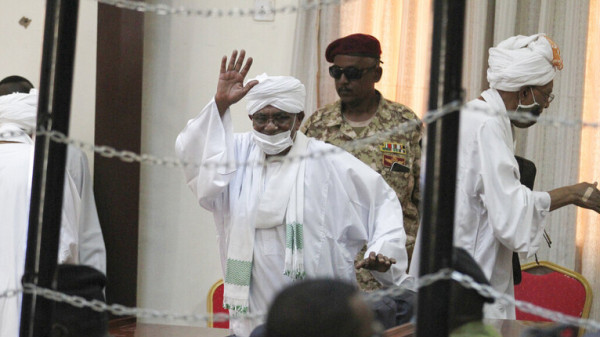 الجيش السواني: عمر البشير محتجز في المستشفى تحت حراسة قضائية