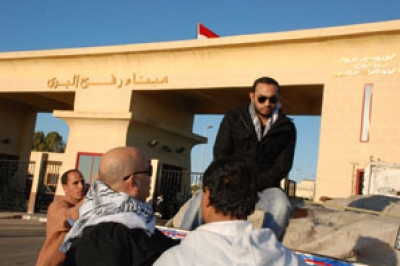 تامر حسني يدخل غزة لدعم صمود الشعب الفلسطيني