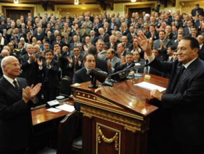 مبارك تعليقا على البرلمان الموازى: ''خليهم يتسلوا''