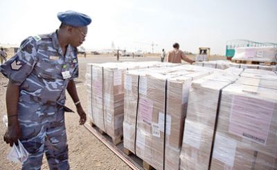 استفتاء جنوب السودان يتخطى عقبة رئيسية مع وصول بطاقات الاقتراع