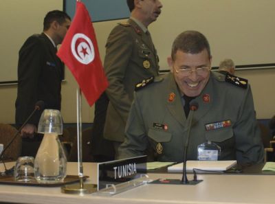 ضابط تونسي: رئيس الأركان المقال تلقى تعليمات من واشنطن «بأخذ زمام الأمور» إذا حدث فلتان