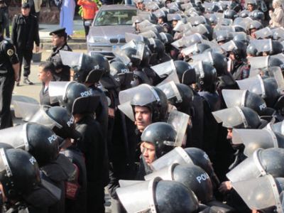 مئات النشطاء والمعارضين المصريين يبدأون "يوم الغضب" بتظاهرات في القاهرة