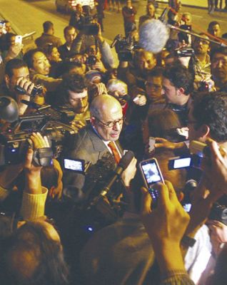المعارضة المصرية: منع الاتصالات بشكل كامل في مصر سواء عبر الهواتف الأرضية أو المحمولة والإنترنت