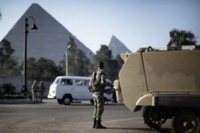وزراء الحكومة المصرية الجديدة يؤدون اليمين أمام مبارك بعد تكليفه رئيس الوزراء الحوار مع المعارضة والتظاهرت مستمرة