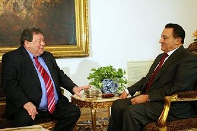 بن اليعازر: تحدثت مع مبارك وقال اتوقع أن لاتتوقف الاضطرابات عند مصر ولن يسلم منها أي بلد عربي او خليجي