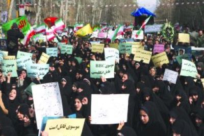 تجدد المواجهات في طهران خلال تشييع طالب من «الباسيج»