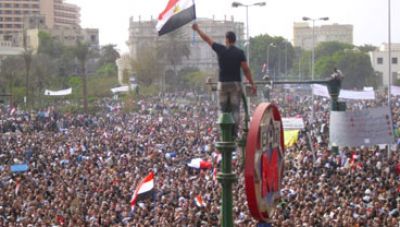 نيويورك تايمز: شعوب المنطقة تحاكي النموذج المصرى وأسرعهم الإيرانيون