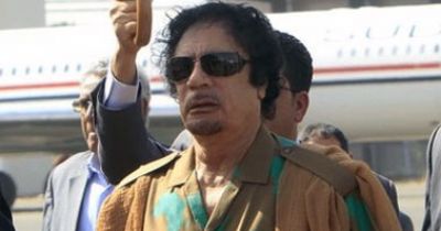 القذافى يلتحم بالجماهير فى الساحة الخضراء