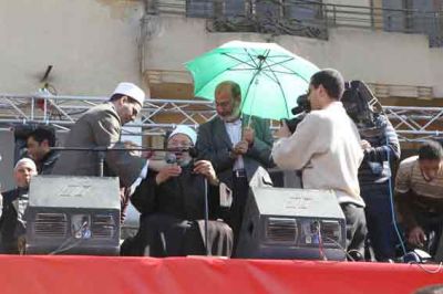 بالصور من ميدان التحرير : القرضاوي يدعو للصلاة في القدس وطرد وائل غنيم