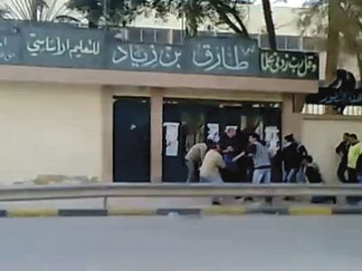 مصادر من عائلة القذافي : الزعيم الليبي لن يهرب