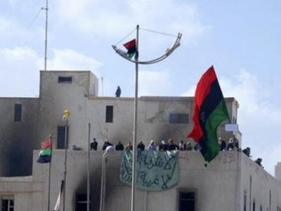 سفير ليبيا بالهند يستقيل ويدعو للإطاحة بالزعيم معمر القذافي