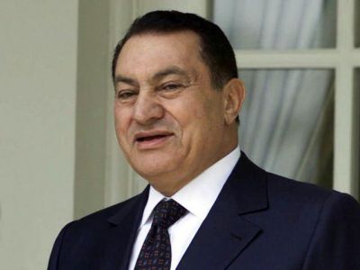 مبارك كان يضرب كبار المسؤليين بالشلوت