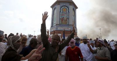 آلاف العمانيين ينظمون مسيرة ولاء لعمان وقائدها