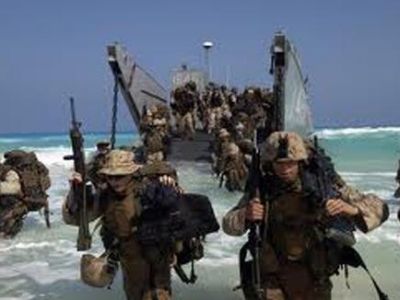 الولايات المتحدة ترسل قوات المارينز وسفينتي إنزال قرب شواطئ ليبيا