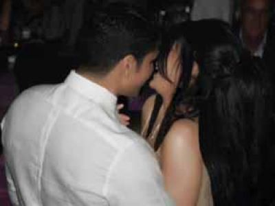 "قبلة ساخنة" لـ هيفا وزوجها تثير الجدل