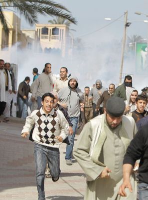 خبراء ومحللون ليبيون:ليبيا تنزلق نحو حرب أهلية طويلة