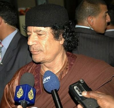 سوري الأصل زرع شعرا في رأس القذافي وجرّاح أعاد اليه صباه