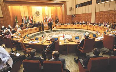 الدول العربية تفتح الباب لمحاصرة القذافي جوا
