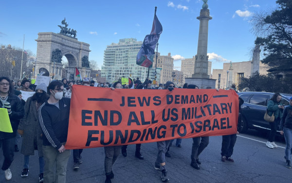 يهود نيويورك يُطالبون زعيم مجلس الشيوخ بإنهاء التمويل العسكري لإسرائيل