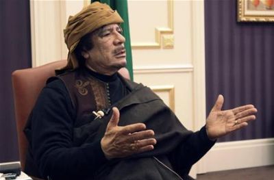 وصول 12 من خدم أولاد القذافي للقاهرة في طريقهم إلى بلادهم