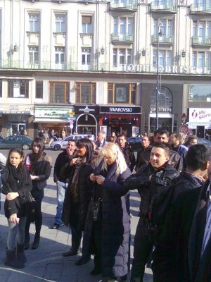 صبايا ليبيات وعربيات بالنمسا يهتفن: نعتذر لك ياجزيرة