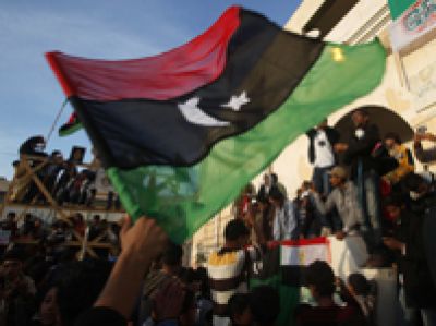 سيناتور أمريكي يدعو إلى تحمل الجامعة العربية تكلفة فرض حظر جوي على ليبيا