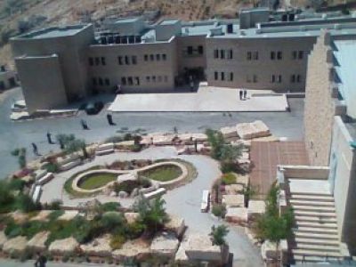 اعتداءات وإصابات في هجوم مسلح على جامعة أبو ديس