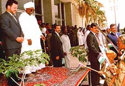 الملك عبدالله الثاني تلقى هدية من الرئيس السوداني شبلي أسد أثارا حيرته