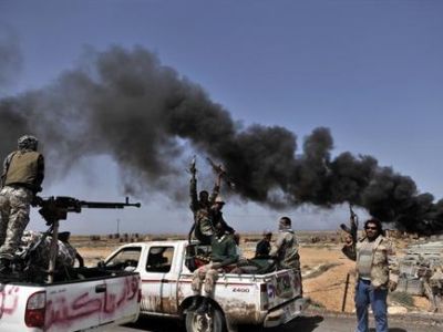 قوات القذافي تسيطر على مصراتة والثوار في بنغازي يطلبون وقف اطلاق النار