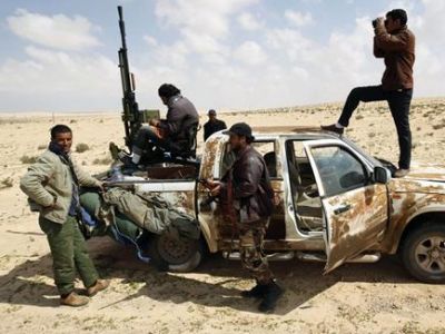 قصف عشوائي على الزنتان ومعارك كرّ وفرّ بين الثوار والكتائب في البريقة