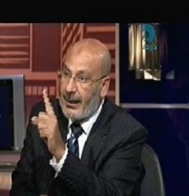 عراك بين الاخوان والسلفيين في ميدان التحرير ودفع حجازي مما ادى لسقوطه وتمزيق بنطاله